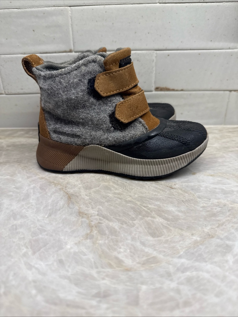 Sorel Kids' Out N About Winter Boots sz 12